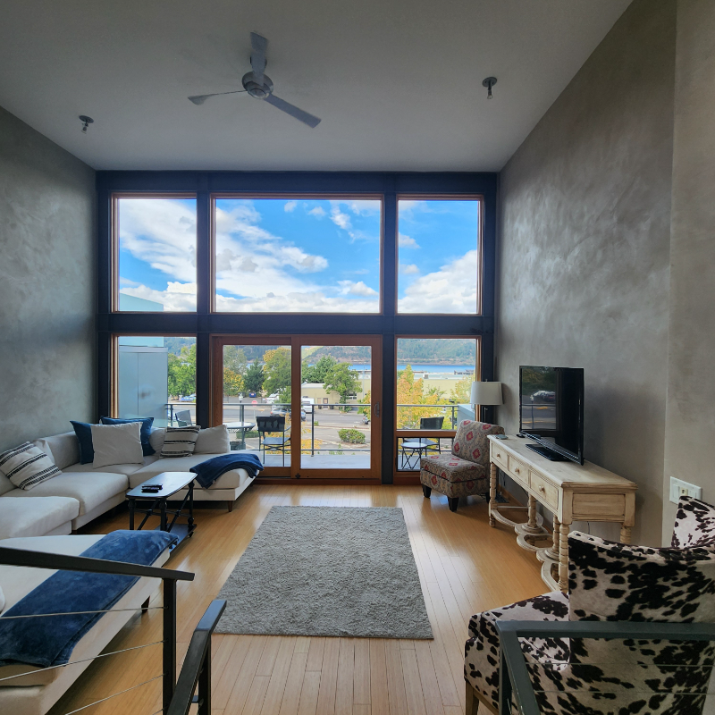 606 Cascade Ave - Photo 3 of 8