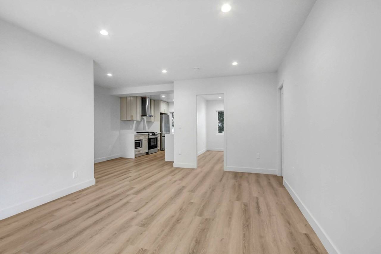 1545 North Laurel - Photo 2 of 50