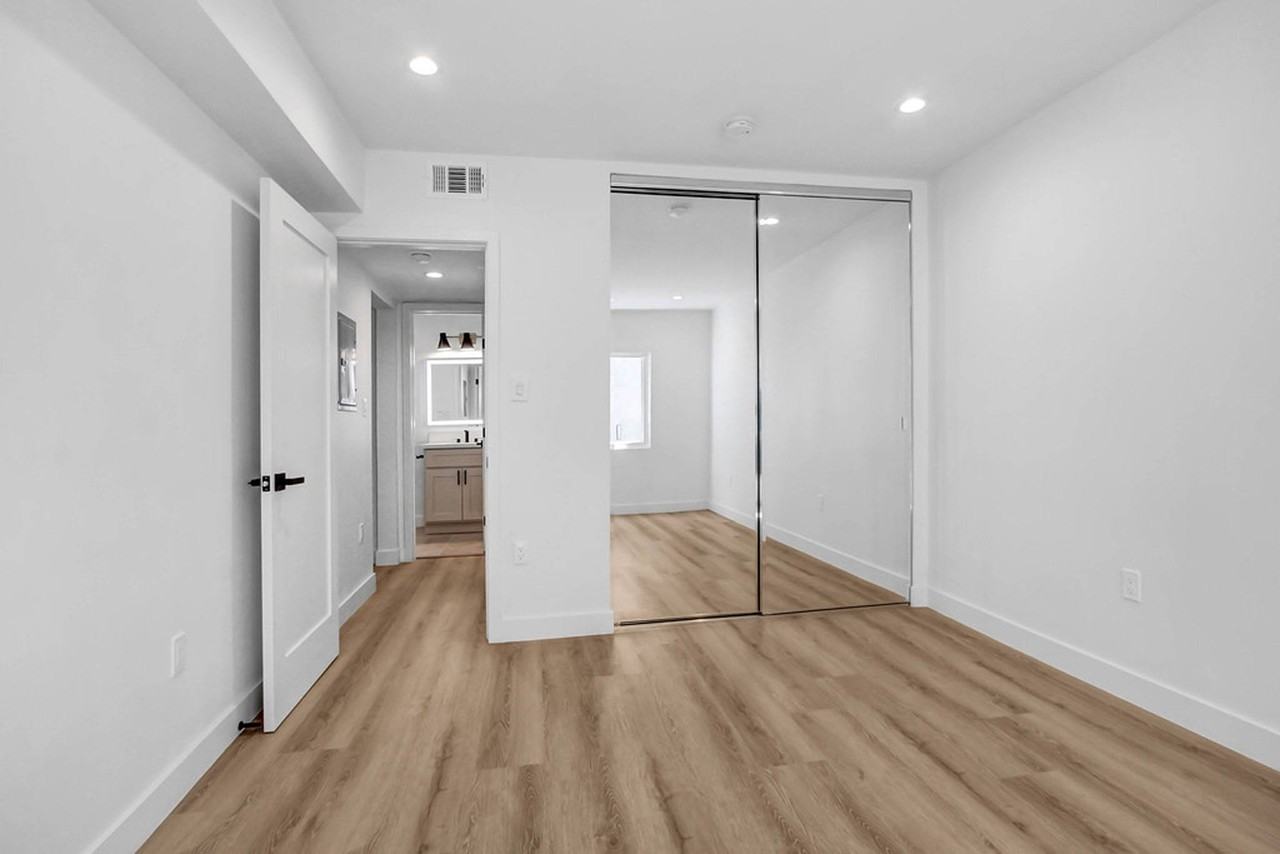 1545 North Laurel - Photo 4 of 50