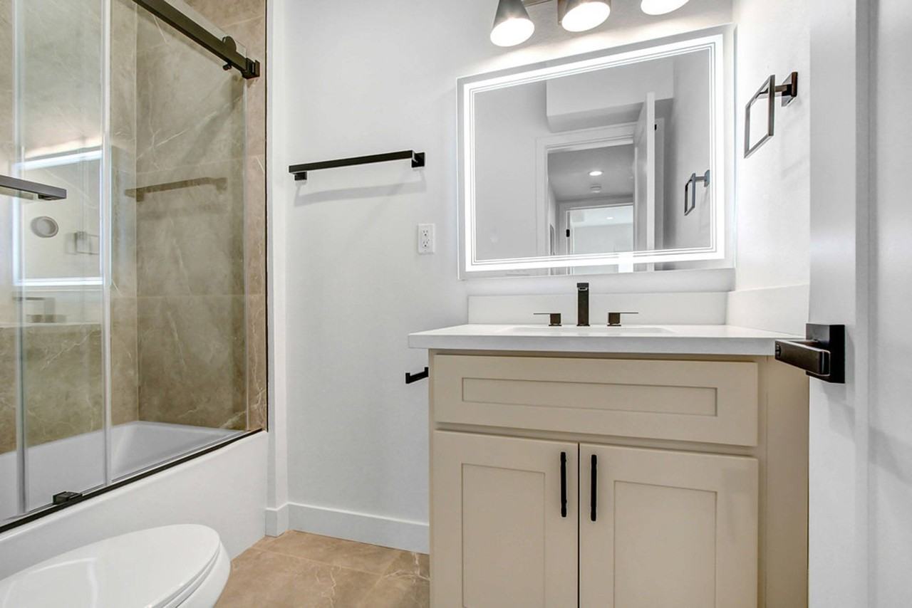 1545 North Laurel - Photo 5 of 50