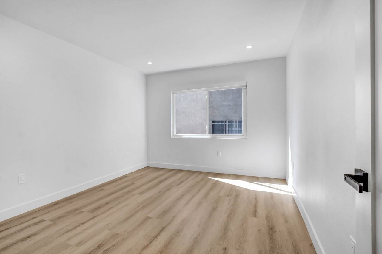 1545 North Laurel - Photo 6 of 50