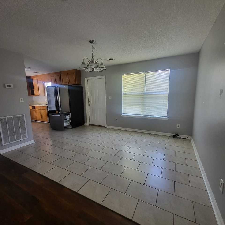635 Ed Beckham Rd - Photo 2 of 9