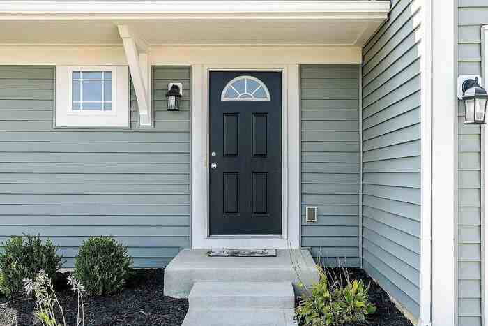 1239 Glenbeacome St - Photo 2 of 15