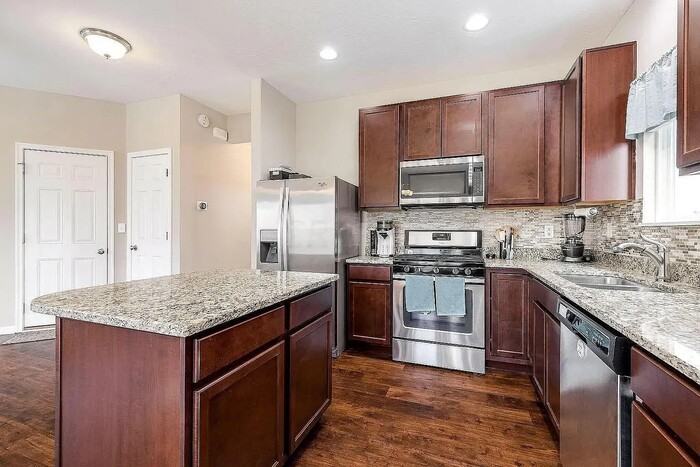 1239 Glenbeacome St - Photo 3 of 15