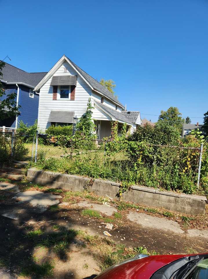 208 E 8th St #NA - Photo 4 of 24