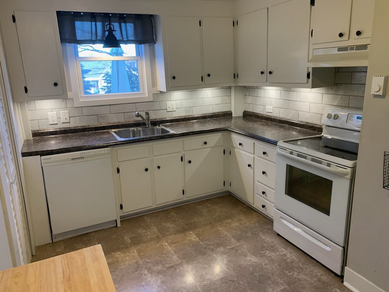 466 Lower Lane #1stFL - Photo 3 of 19