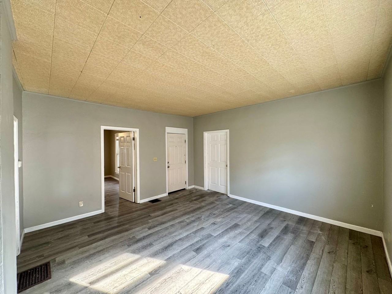 141 Grover St - Photo 3 of 14