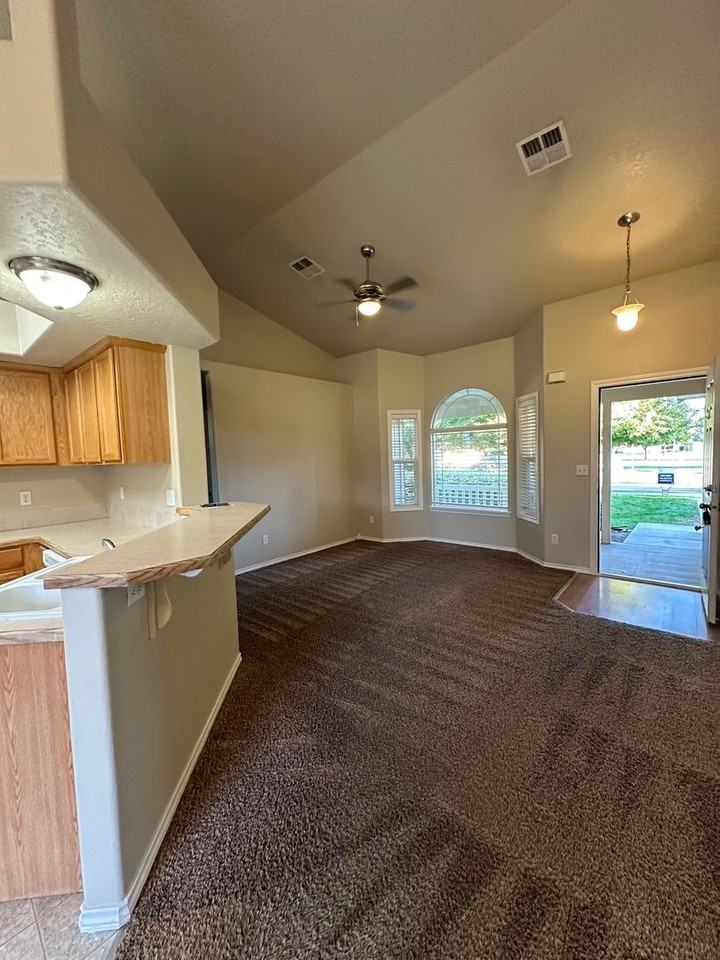 1565 W Silver Salmon Dr - Photo 3 of 14