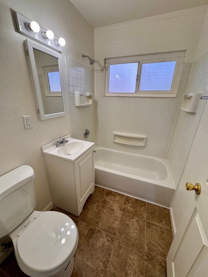 2106 North Daley Street, - Photo 4 of 6