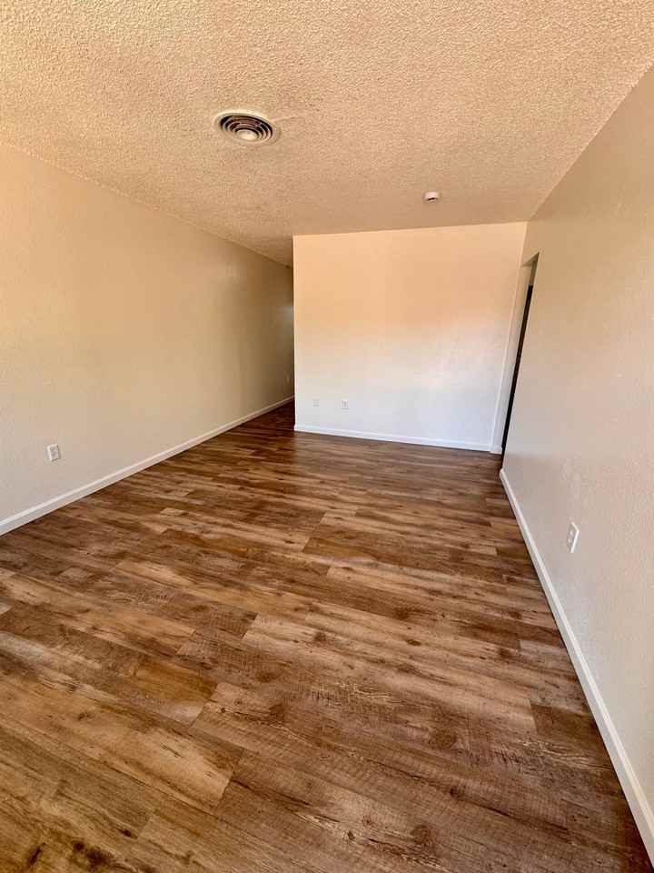 2106 North Daley Street, - Photo 6 of 6