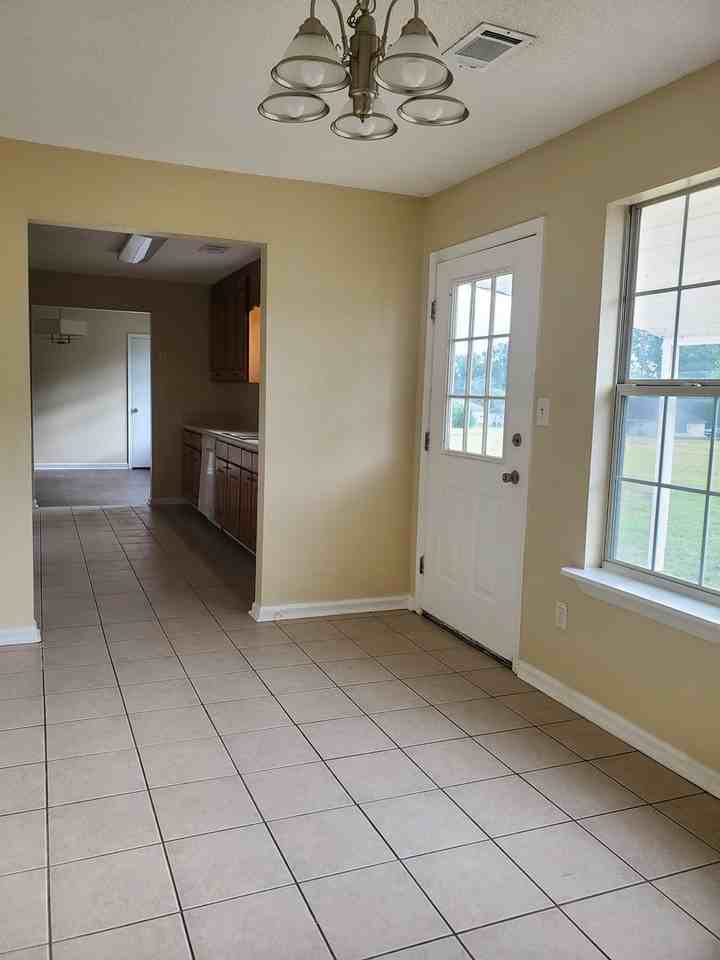 709 Macey Street - Photo 4 of 18