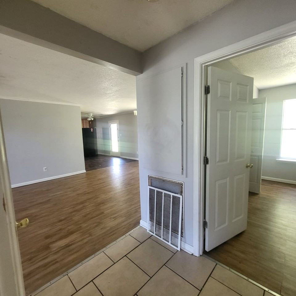 710 Macey St - Photo 5 of 14