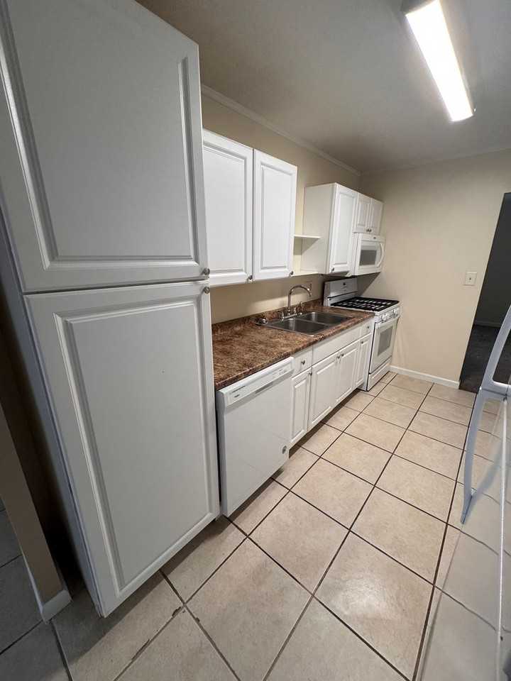 931 Ohio Ave - Photo 3 of 13