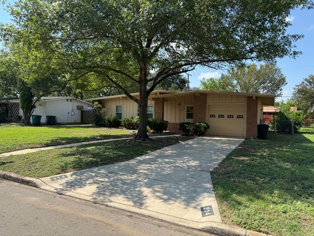 214 Haverford Drive - Photo 3 of 19