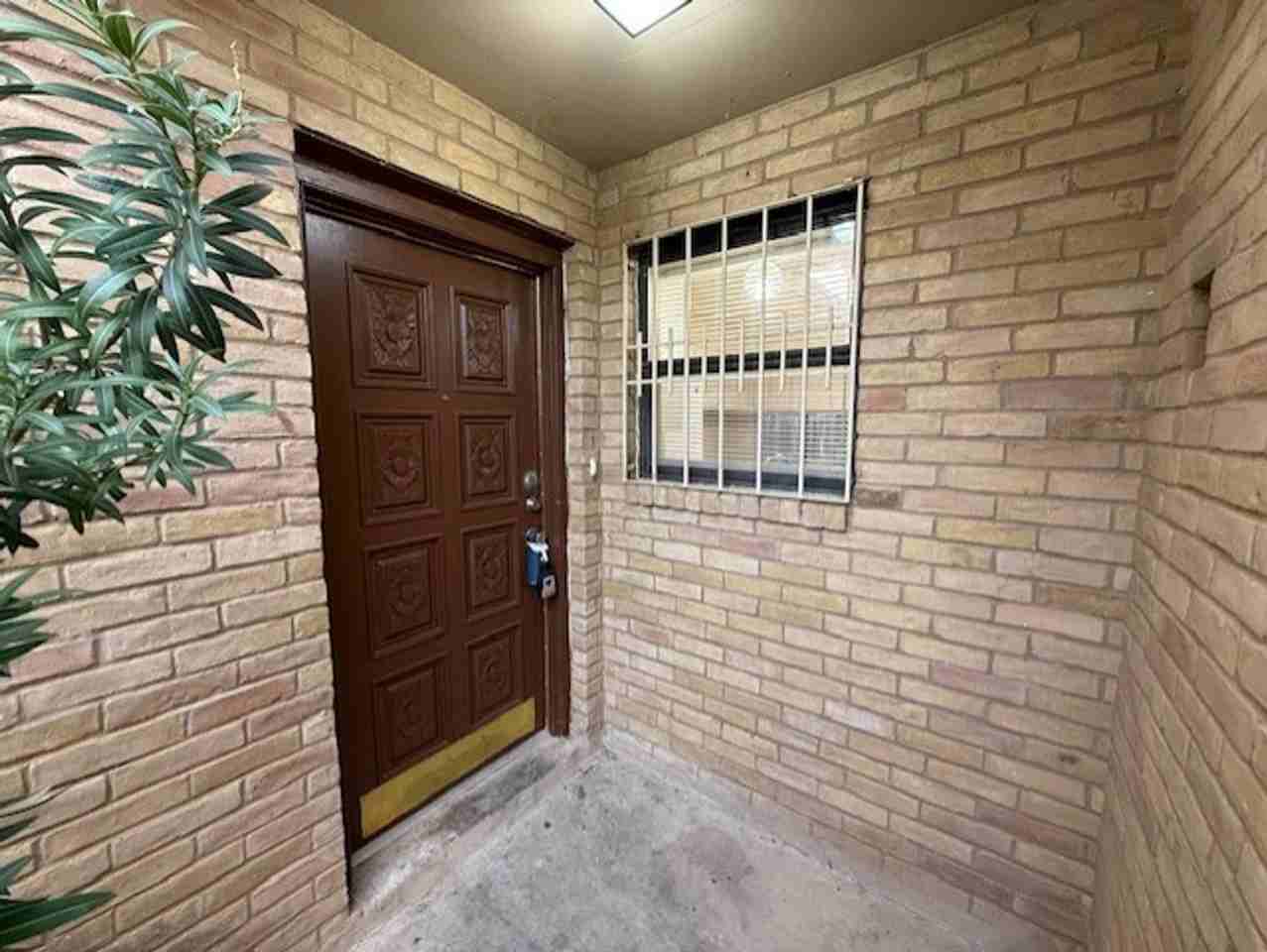 1002 Castle Heights Dr - Photo 2 of 19