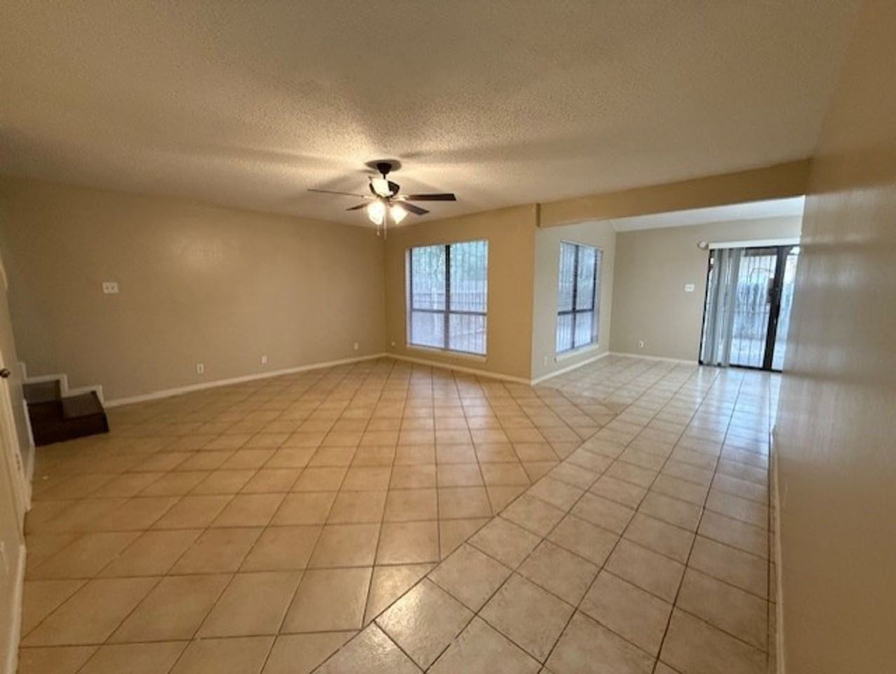 1002 Castle Heights Dr - Photo 3 of 19