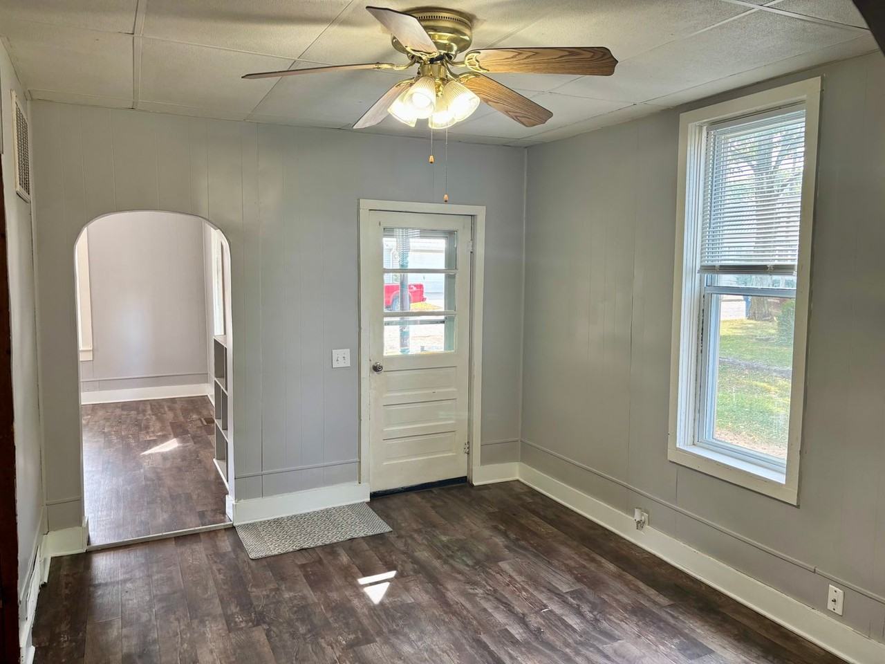 226 N Baldwin St - Photo 2 of 11