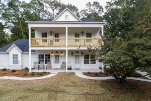 featured image of 388 Sanders St