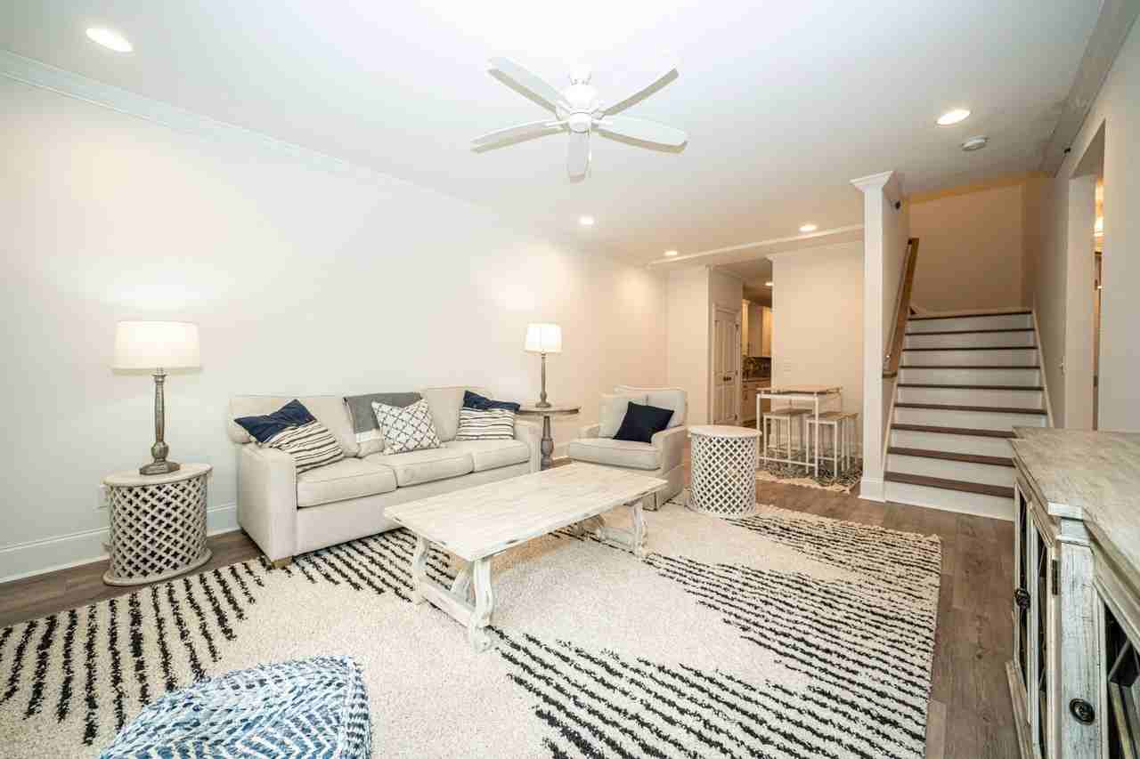 388 Sanders St - Photo 3 of 22