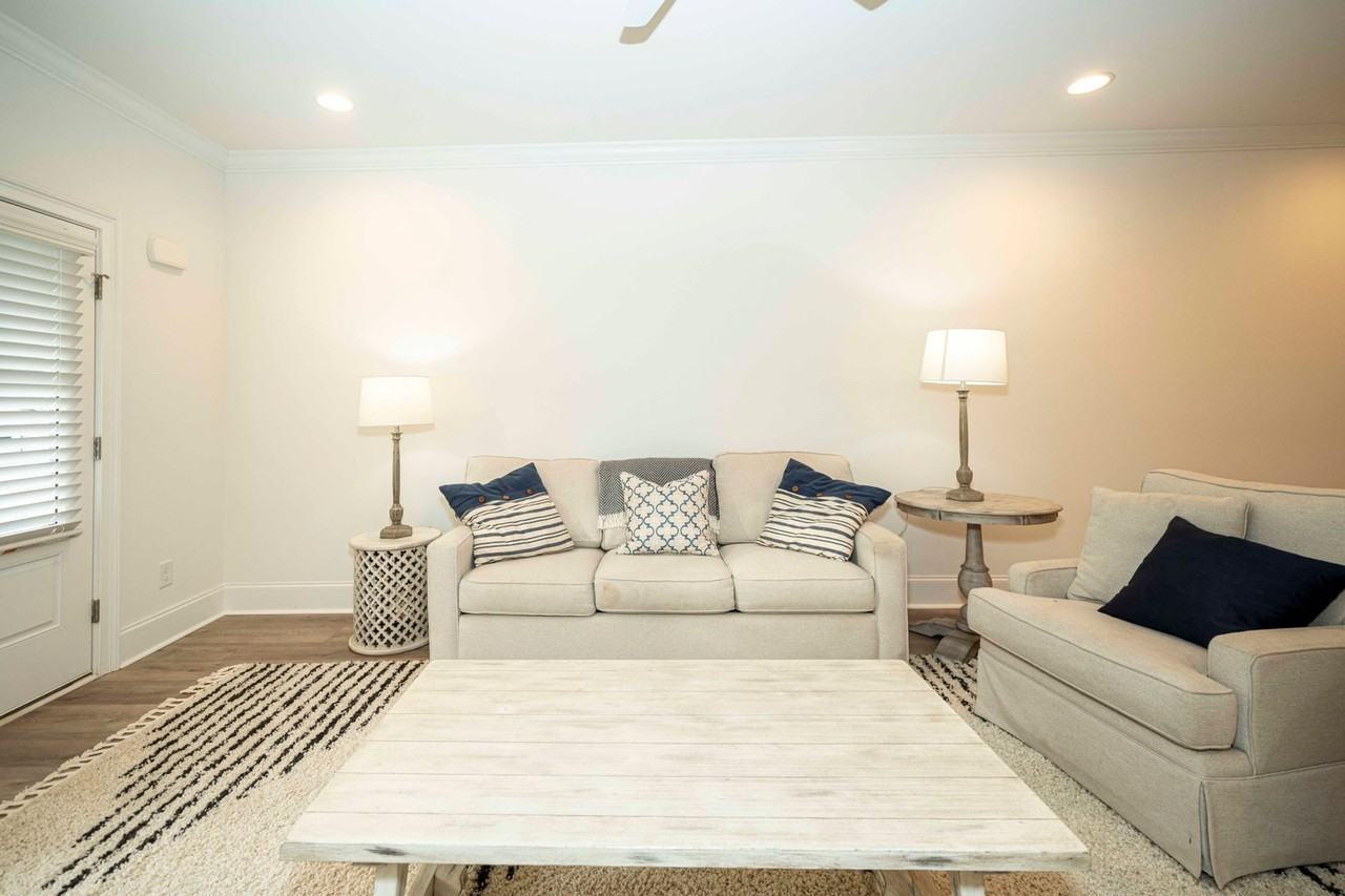388 Sanders St - Photo 4 of 22