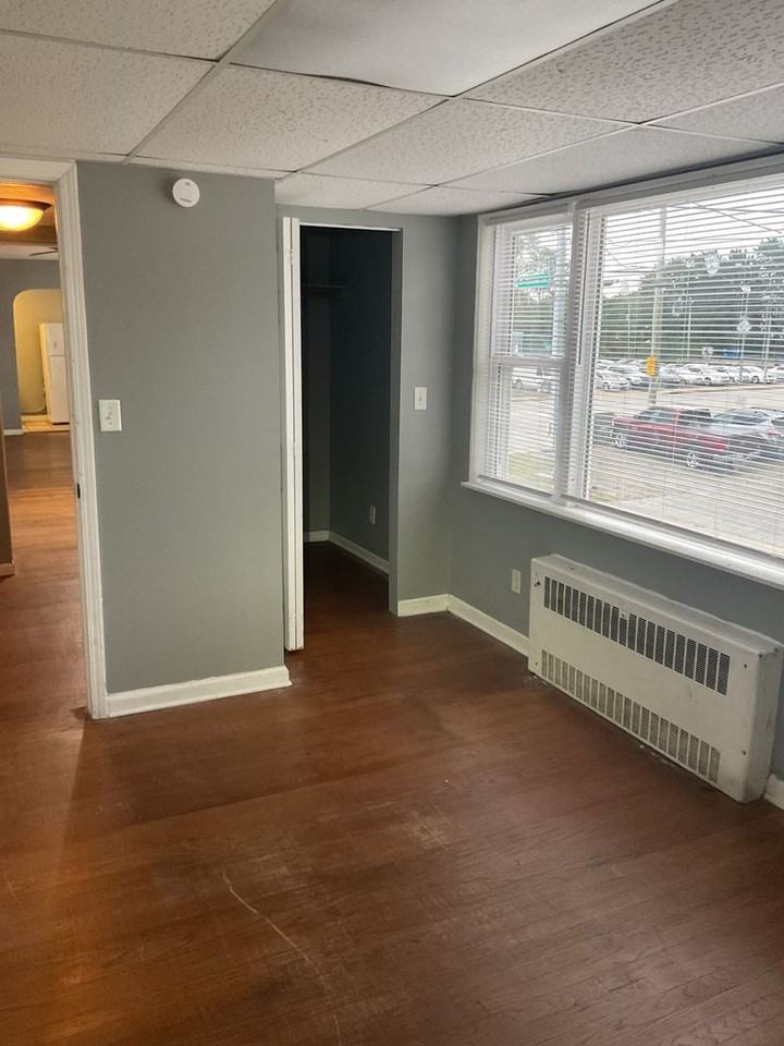 101 W Willow - Photo 3 of 20