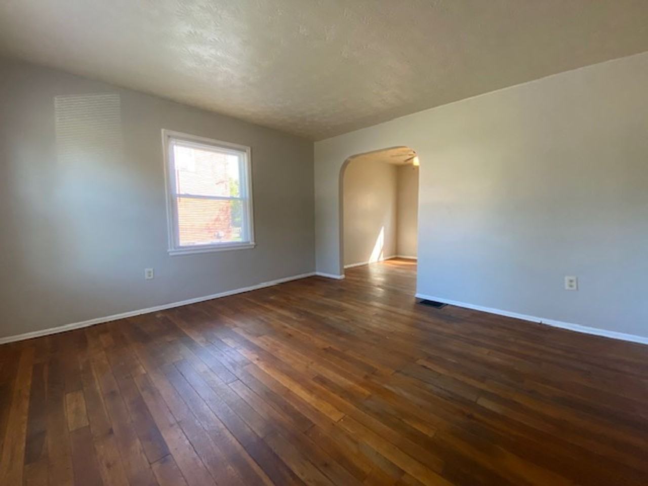 875 E Mccreight Ave - Photo 2 of 15