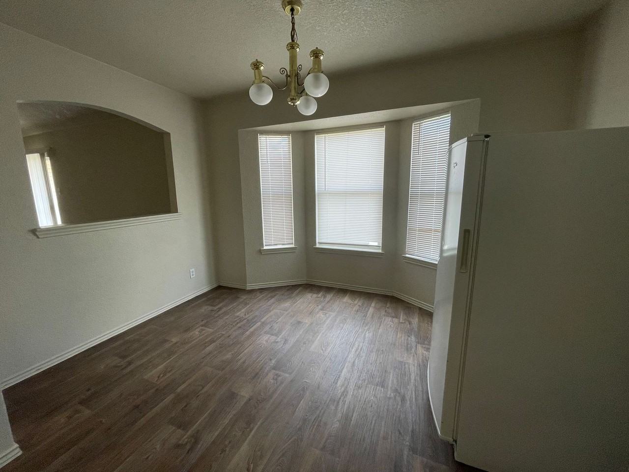 4406 Hondo Dr - Photo 5 of 21