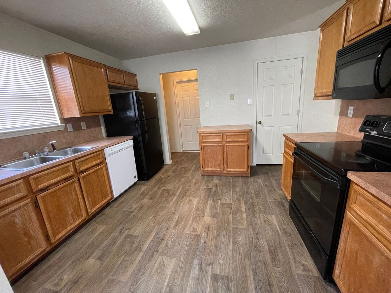 4406 Hondo Dr - Photo 6 of 21