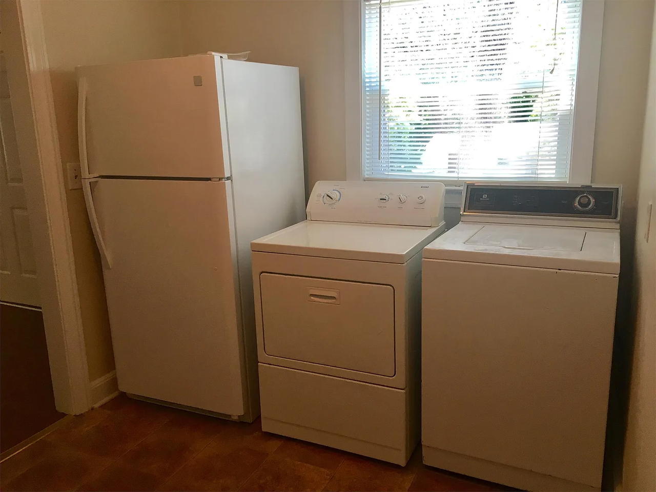 24 Prancer Ave - Photo 4 of 10