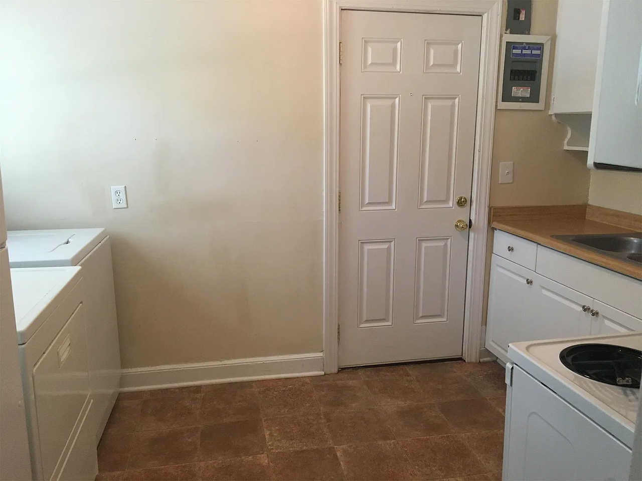 24 Prancer Ave - Photo 5 of 10