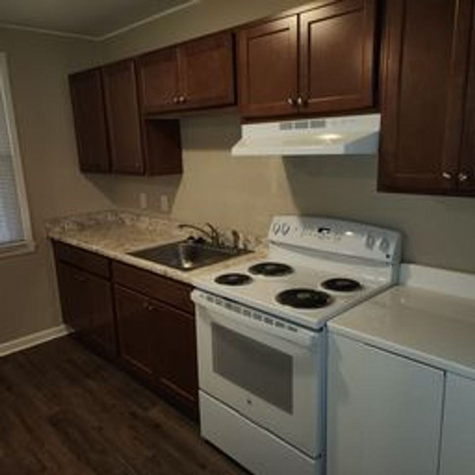 1202 Davis St - Photo 2 of 8