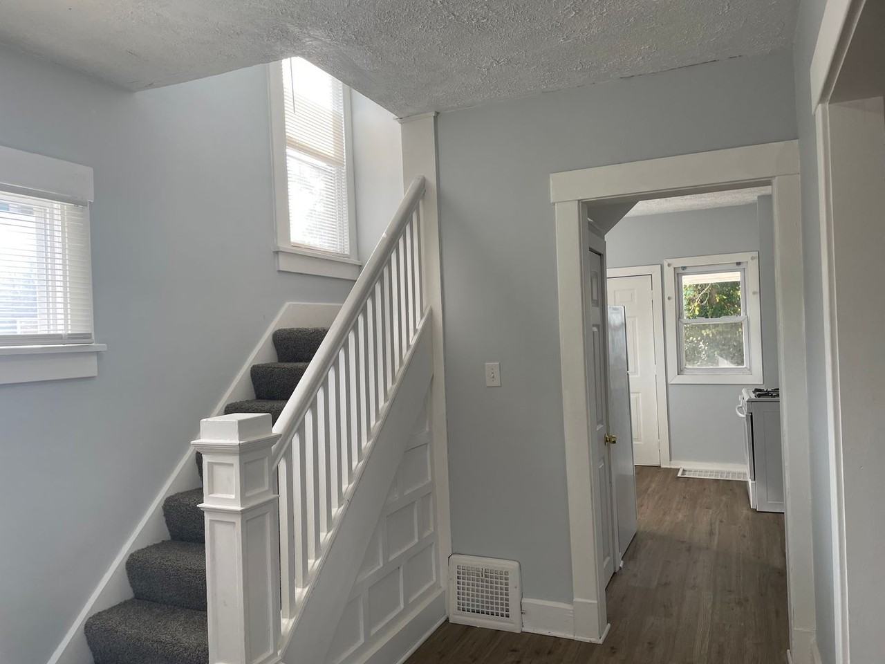 2012 Indiana Way Ne - Photo 3 of 20