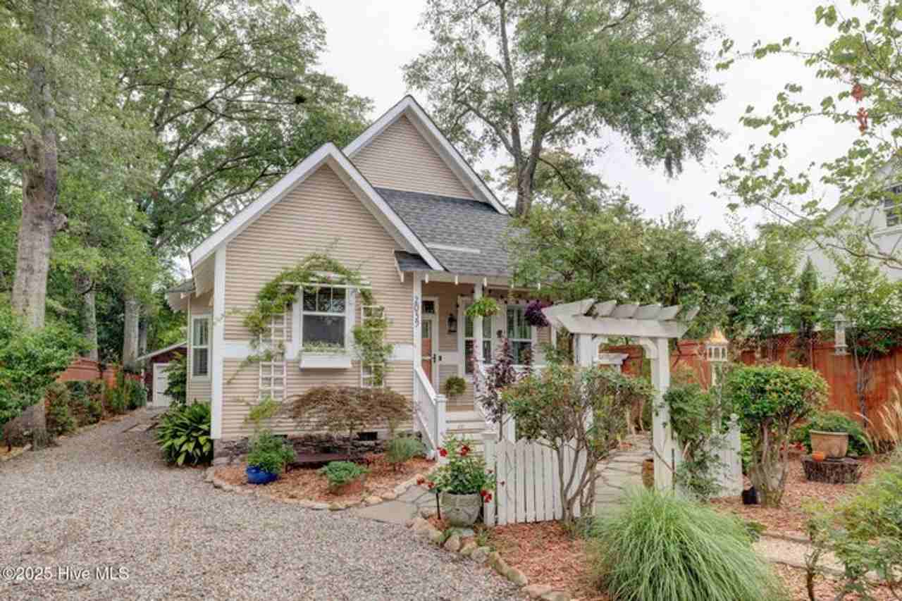 2039 Jefferson St - Photo 2 of 50