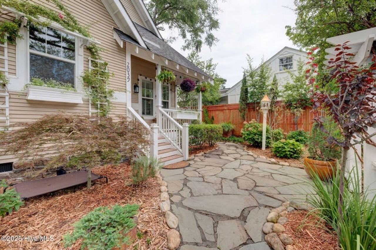 2039 Jefferson St - Photo 3 of 50