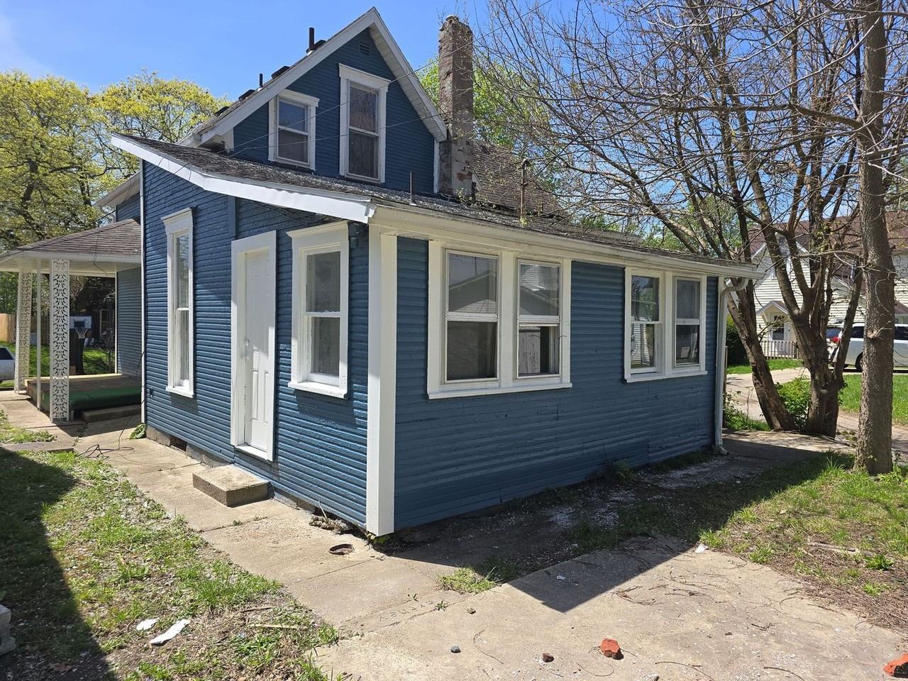 1210 W Powers St - Photo 2 of 14