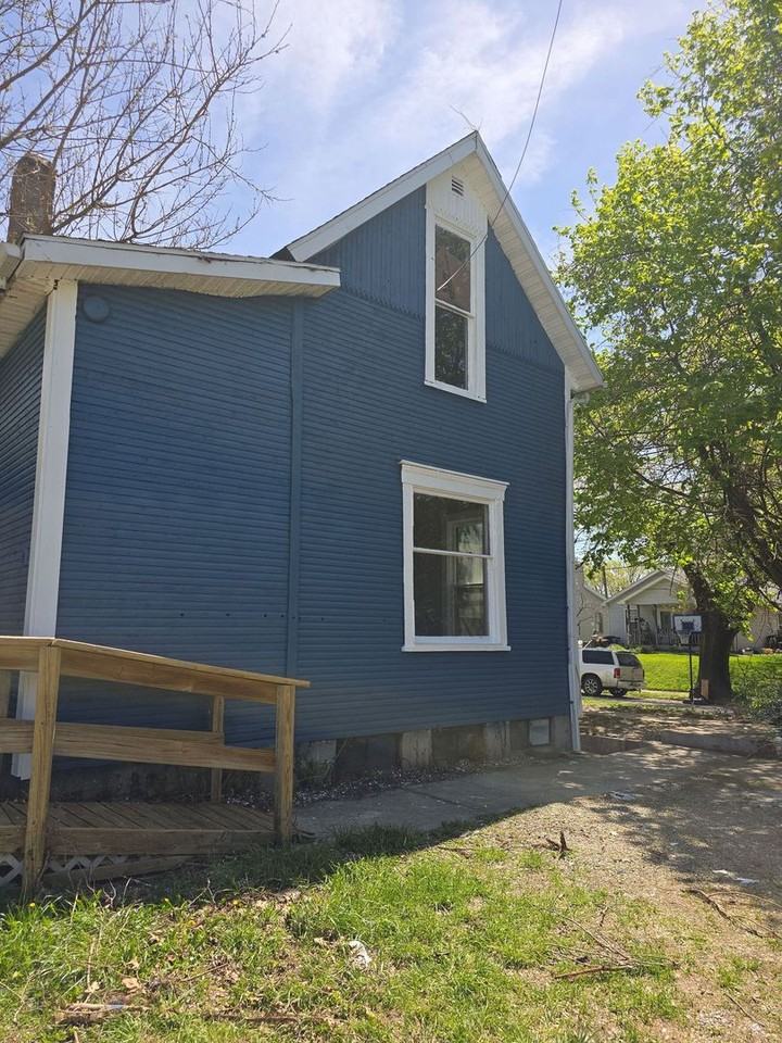 1210 W Powers St - Photo 3 of 14