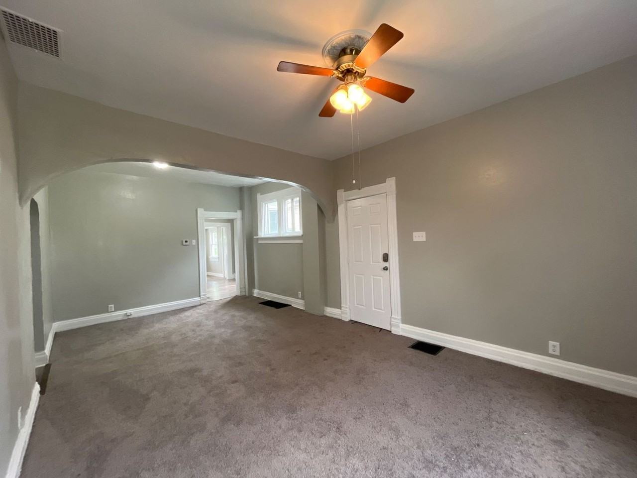 1210 W Powers St - Photo 5 of 14