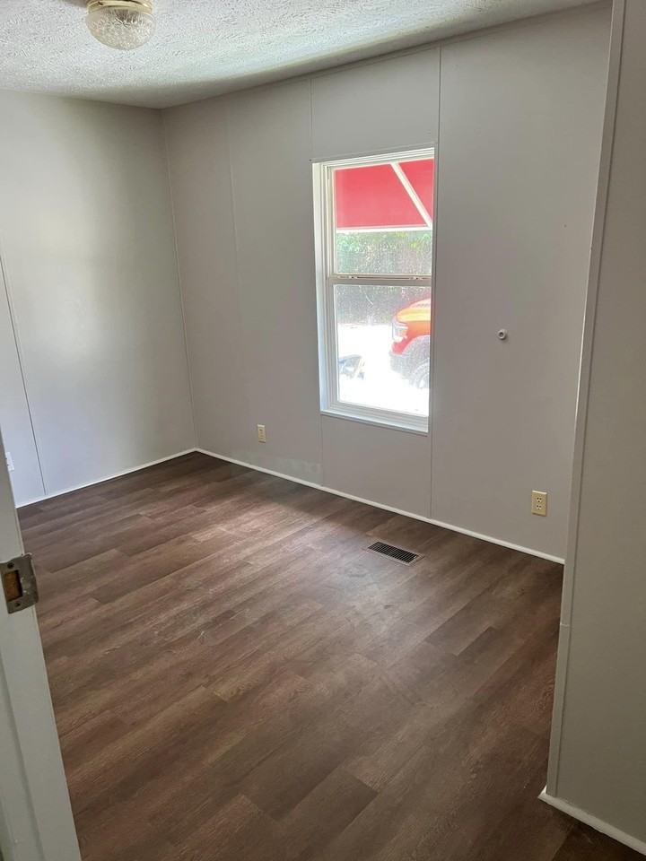 130 Pecan Street - Photo 3 of 10