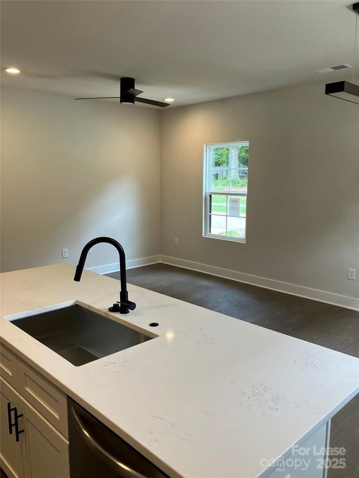 19813 North Ferry Street - Photo 4 of 17