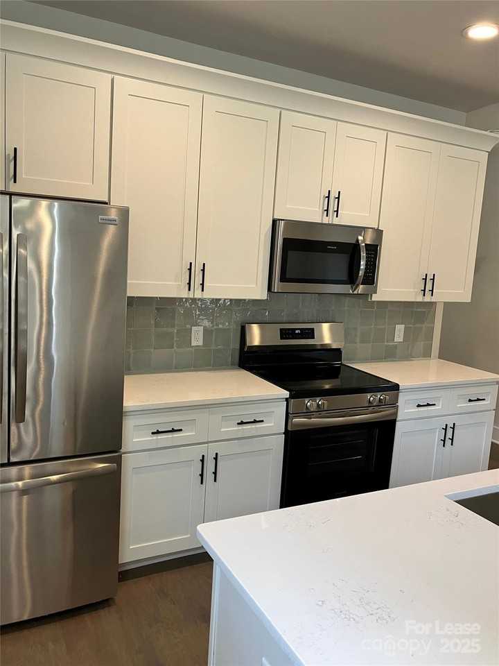 19813 North Ferry Street - Photo 5 of 17