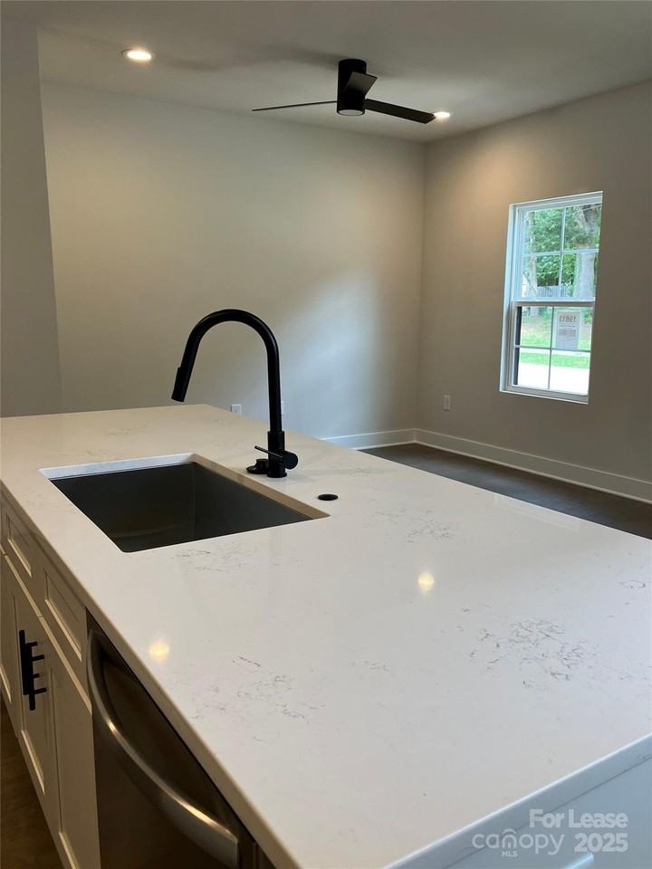 19813 North Ferry Street - Photo 6 of 17