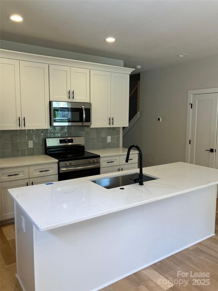 19815 N Ferry St - Photo 7 of 29