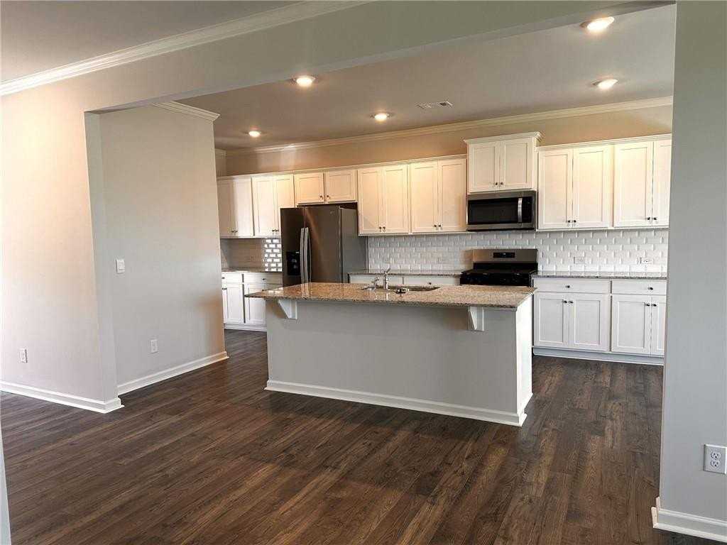 140 140 Landsdowne Way - Photo 3 of 5