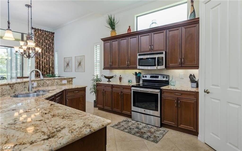 8309 Adelio Lane - Photo 7 of 32