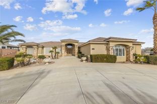 200 W Desert Rose Dr - Photo 1 of 1