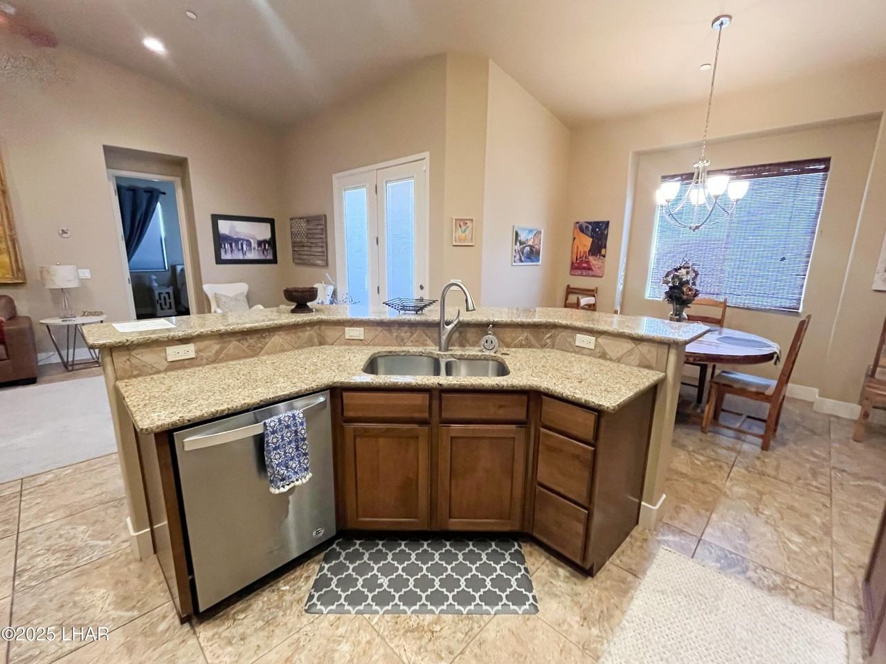 745 Malibu Dr - Photo 4 of 23