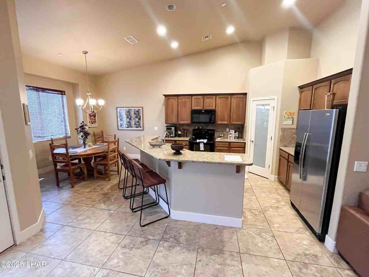 745 Malibu Dr - Photo 5 of 23