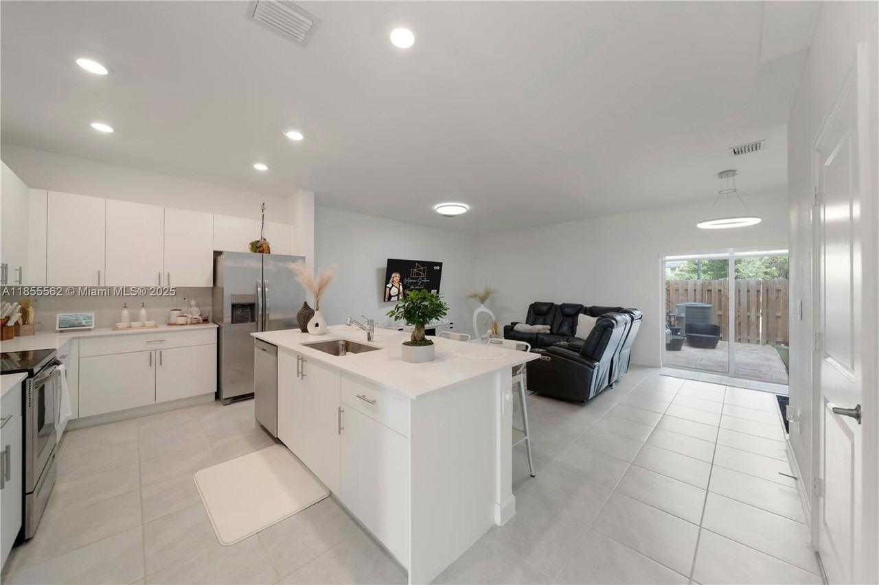 26431 Sw 148th Ave - Photo 3 of 8