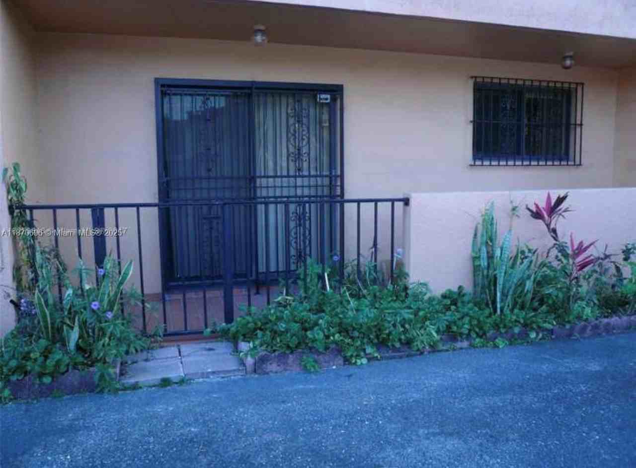 1290 W 41st St #103 - Photo 3 of 3