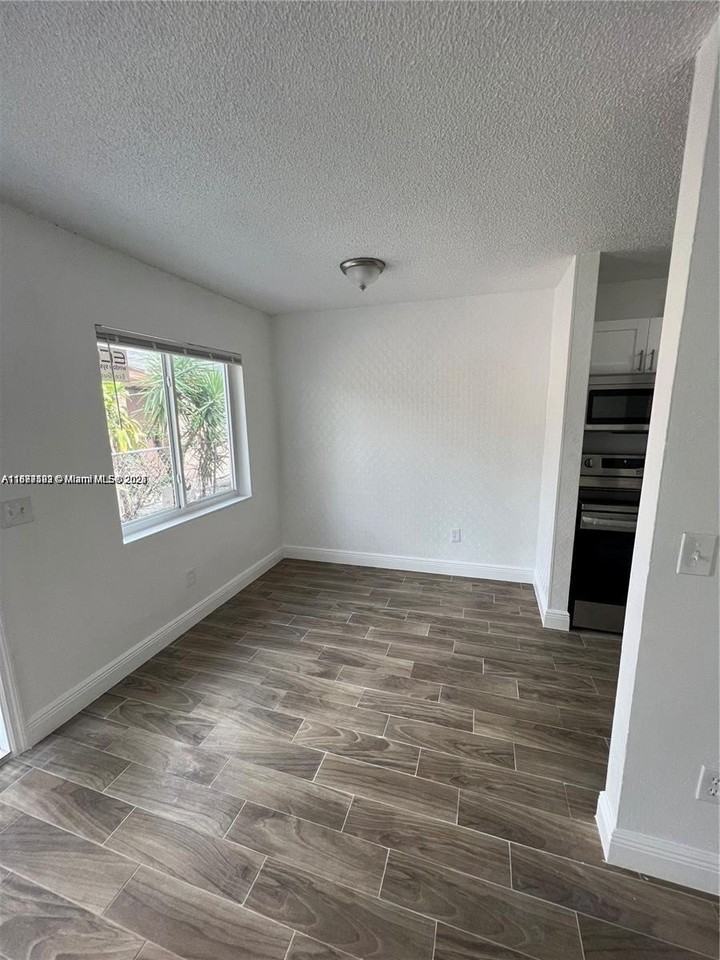 840 Sw 6th Ct #C - Photo 4 of 6